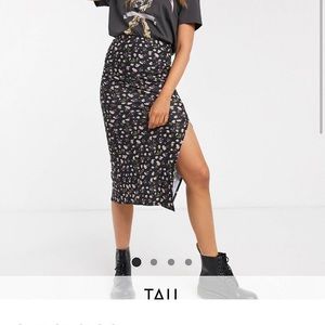 ASOS DESIGN Tall jersey bias split skirt in mixed
floral print